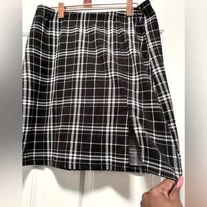 Black & White Mini skirt